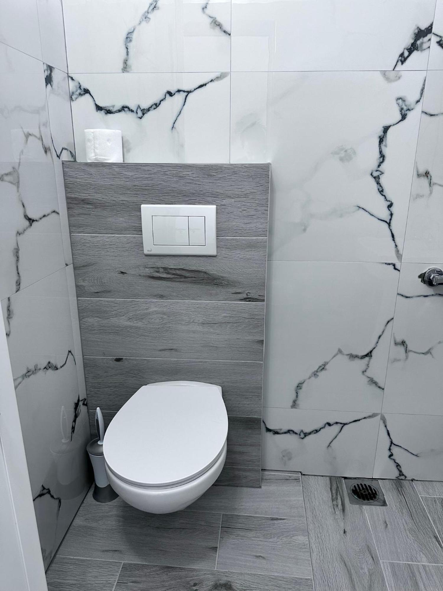 Apartment Sevilia Qeparo